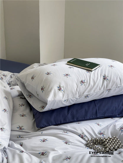 Jersey Knit Cotton Floral Bedding Set / White + Dark Blue