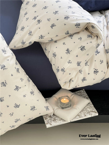 Jersey Knit Cotton Floral Bedding Set / White + Dark Blue