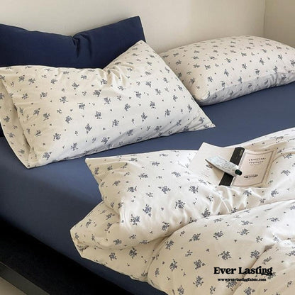 Jersey Knit Cotton Floral Bedding Set / White + Dark Blue