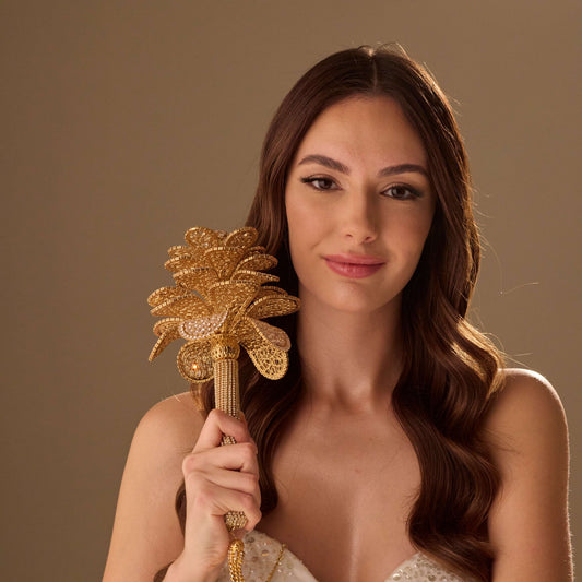 Luxurious Gold Quinceañera & Wedding Bouquet – Handcrafted with Crystal Stones