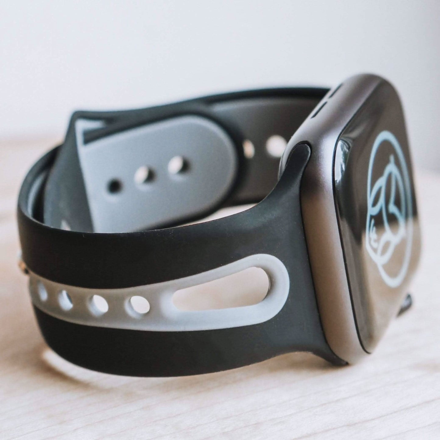 Leon Silicone Band