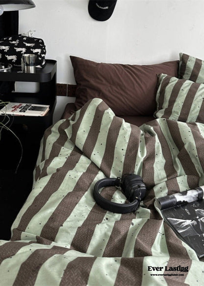 Liam Striped Bedding Set / Brown