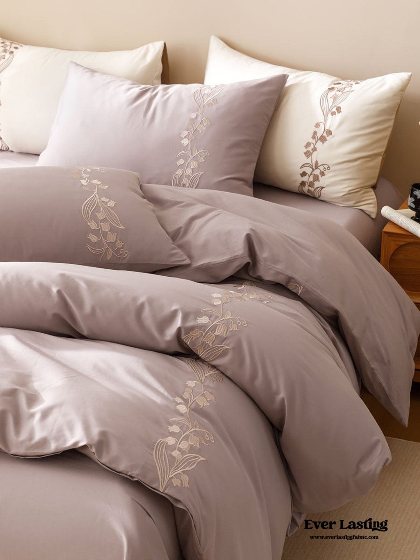 Lily of the Valley Embroidered Silky Bedding Set / Green