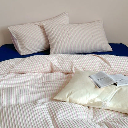 Logan Modern Pleated Striped Bedding Set / White
