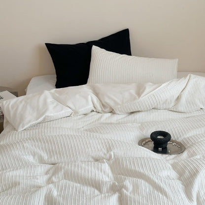 Logan Modern Pleated Striped Bedding Set / White