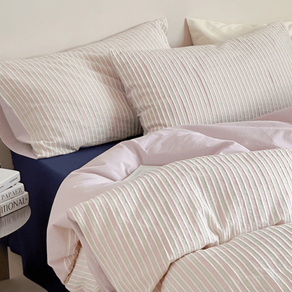 Logan Modern Pleated Striped Bedding Set / White