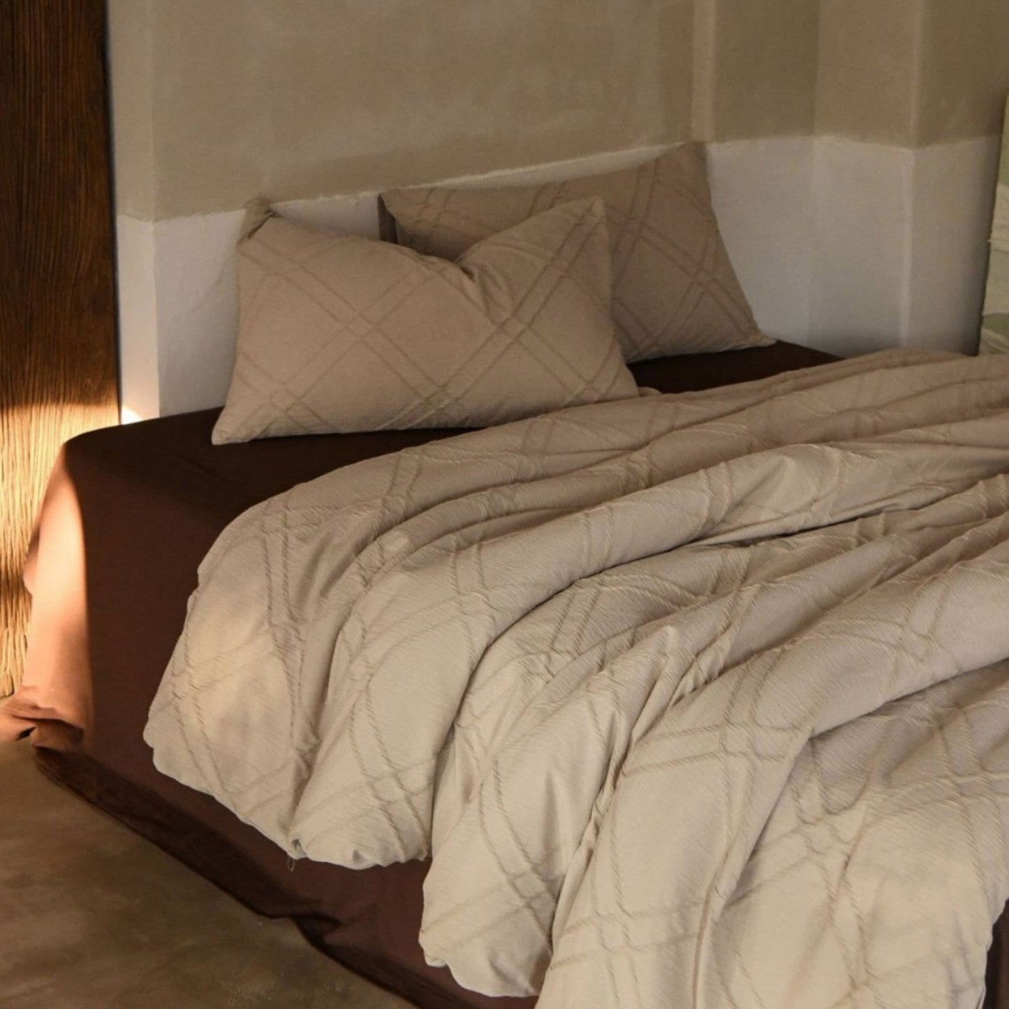 Millard Geometric Jacquard Bedding Set / Brown
