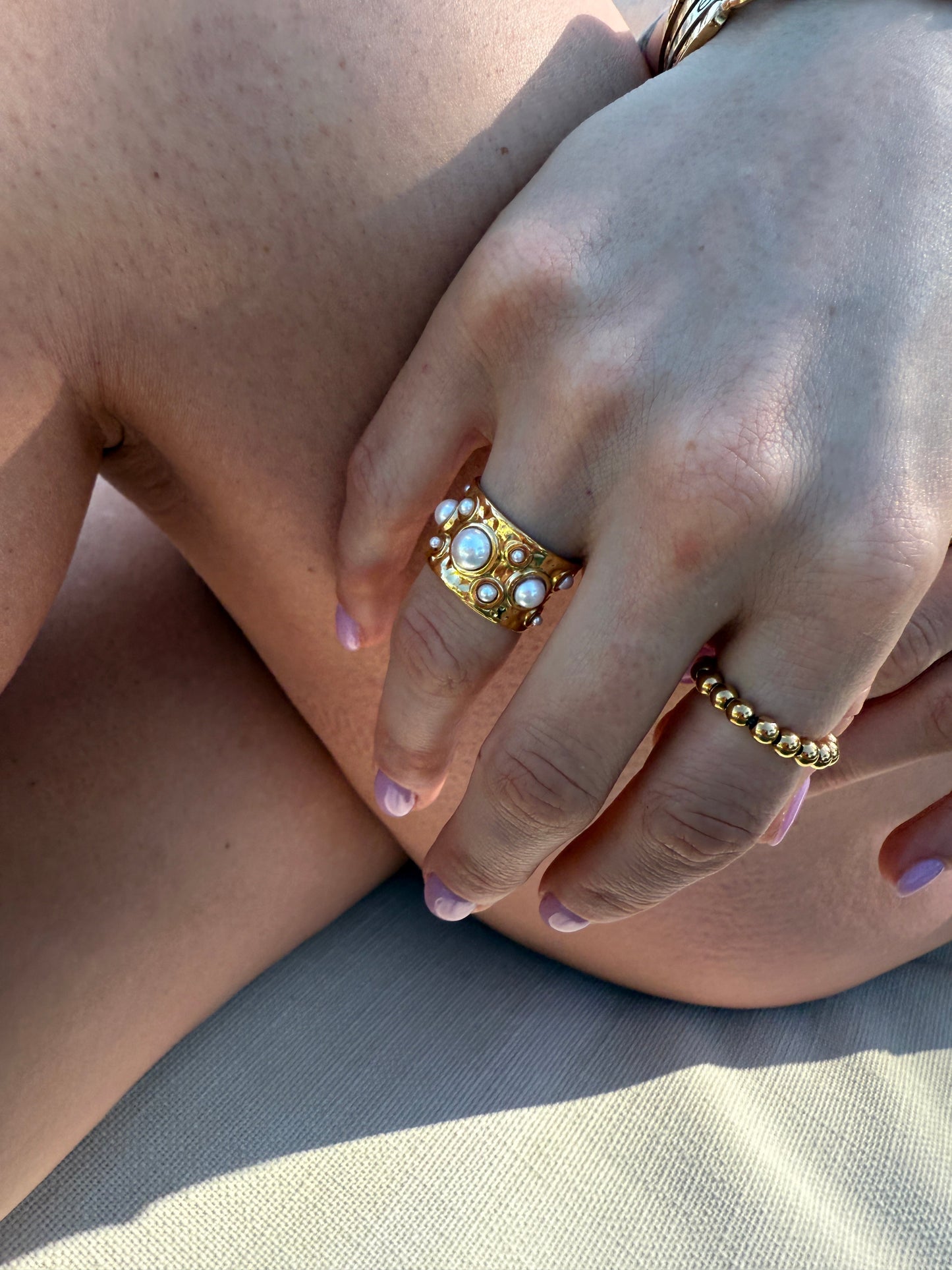 hammered waterproof wide band pearl ring