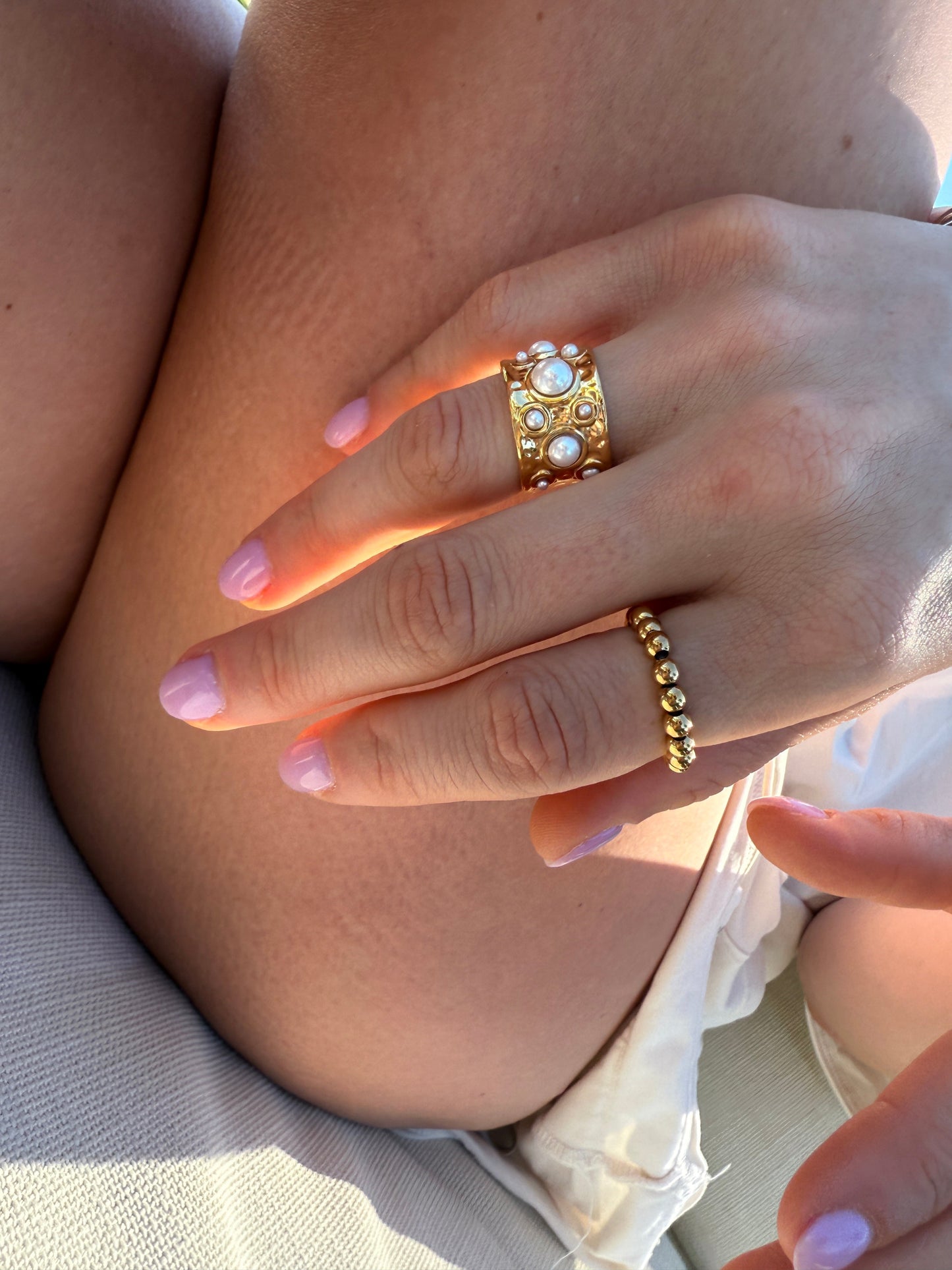 hammered waterproof wide band pearl ring