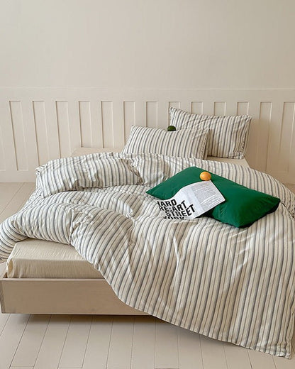 Parker Minimalist Striped Bedding Set / Red