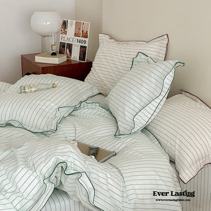 Scandinavian Overlock Striped Bedding Set / Gray