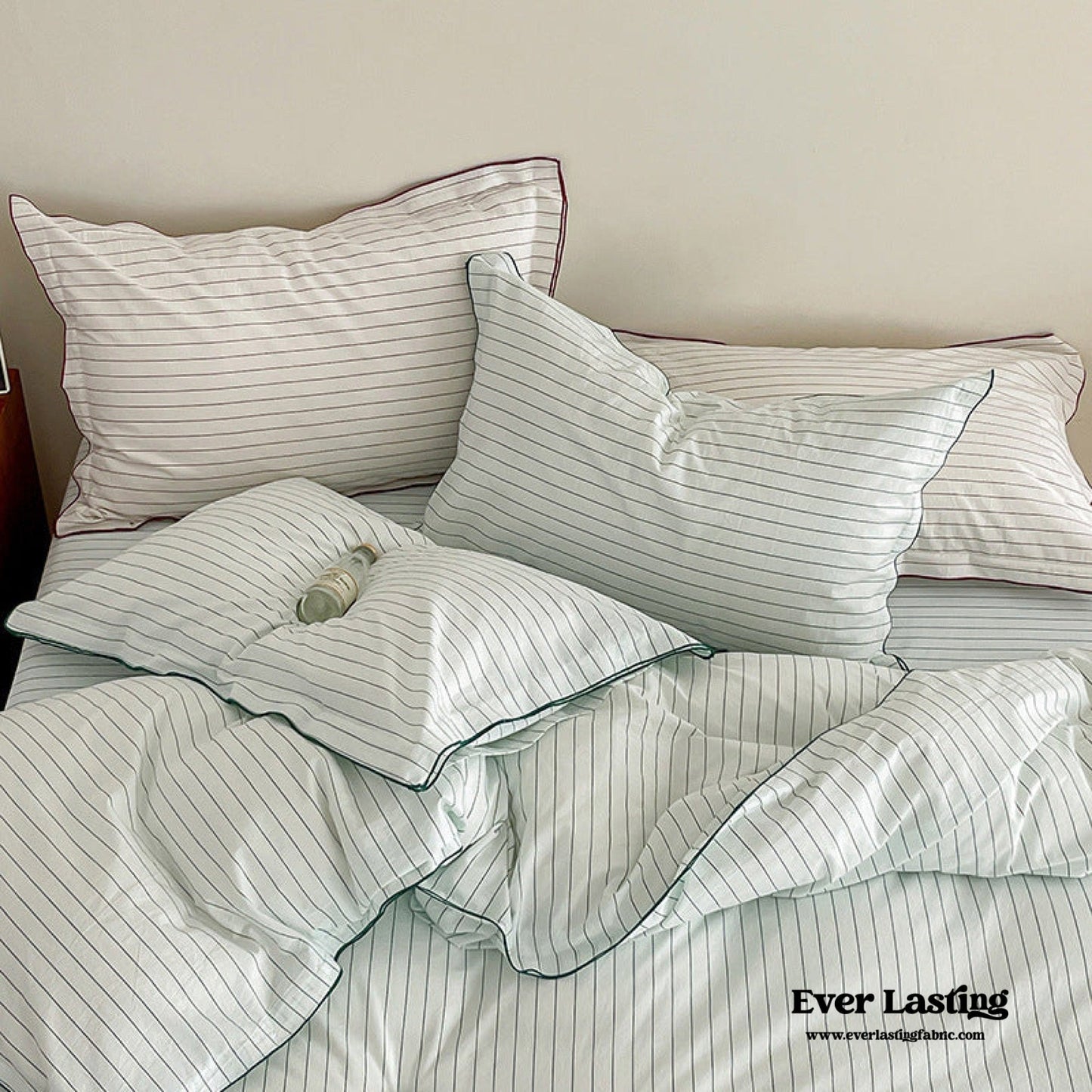 Scandinavian Overlock Striped Bedding Set / White + Green