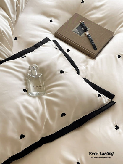 Silky Black Heart White Bedding Set / White + Black