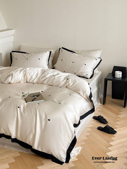 Silky Black Heart White Bedding Set / White + Black
