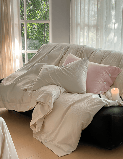 Silky Leopard Buttoned Bedding Set / Baby Pink