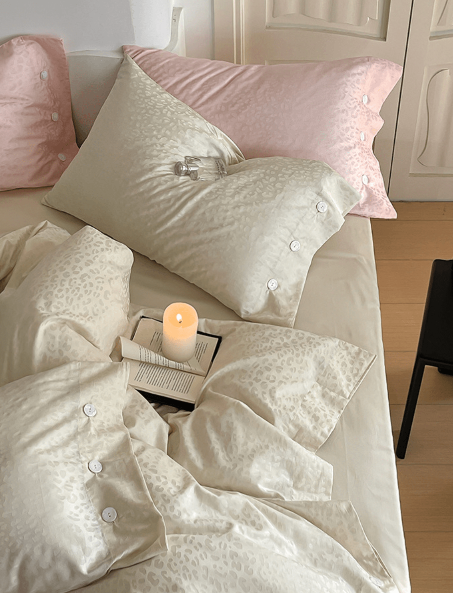 Silky Leopard Buttoned Bedding Set / Baby Pink
