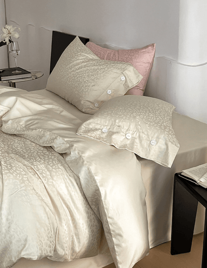 Silky Leopard Buttoned Bedding Set / Baby Pink