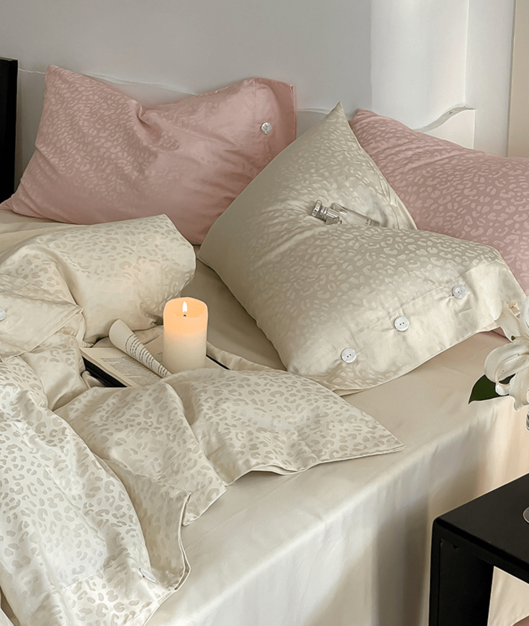 Silky Leopard Buttoned Bedding Set / Baby Pink