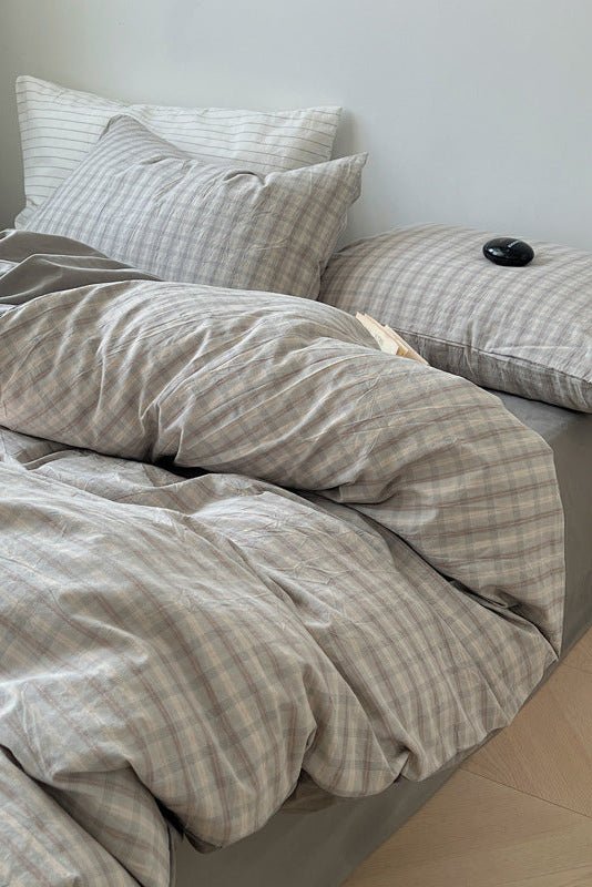 Soft Blend Plaid Bedding Set / Gray