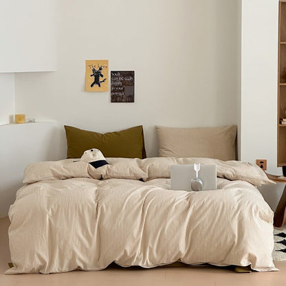 Thin Striped Bedding Set / Red