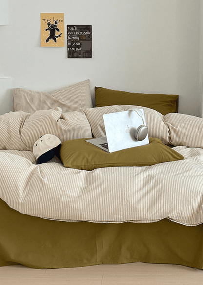 Thin Striped Bedding Set / Red
