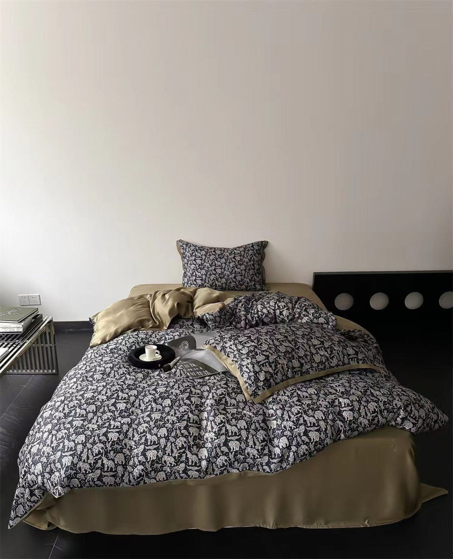 Twilight Zone Silky Tencel Bedding Set / White + Gray