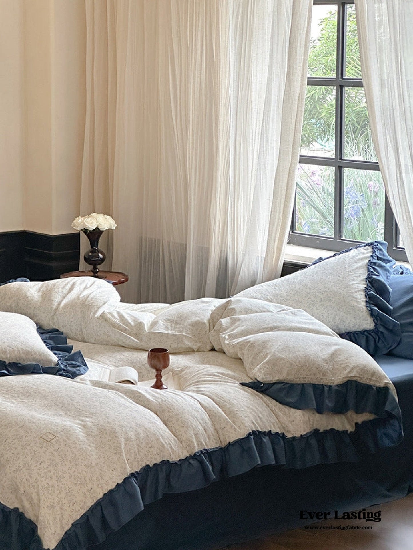 Vivienne Floral Double Gauze Bedding Set / Cobalt Blue
